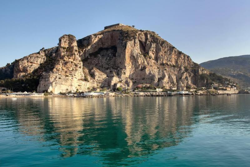 Casa Di Circe Vista Mare - Centralissima, Ad Un Passo Da Tutto Terracina Esterno foto