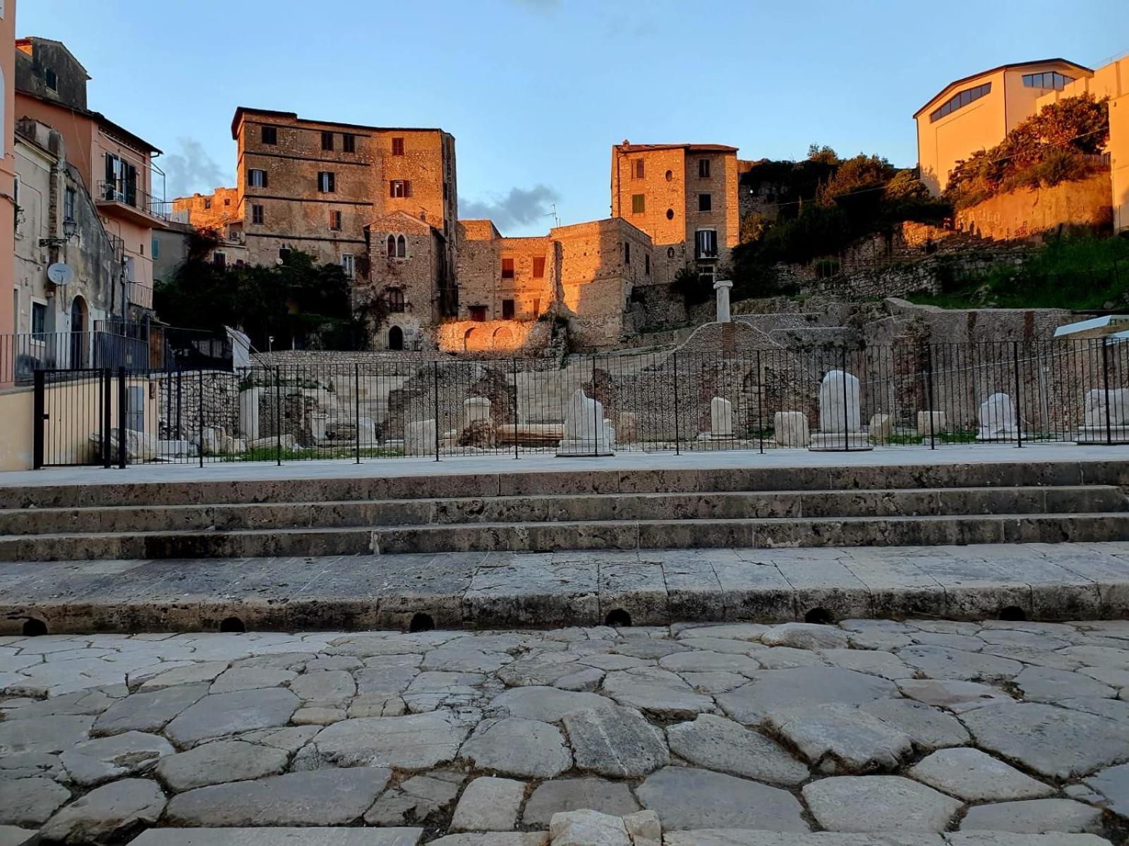 Casa Di Circe Vista Mare - Centralissima, Ad Un Passo Da Tutto Terracina Esterno foto